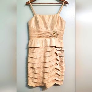 Jessica Howard gold cocktail dress